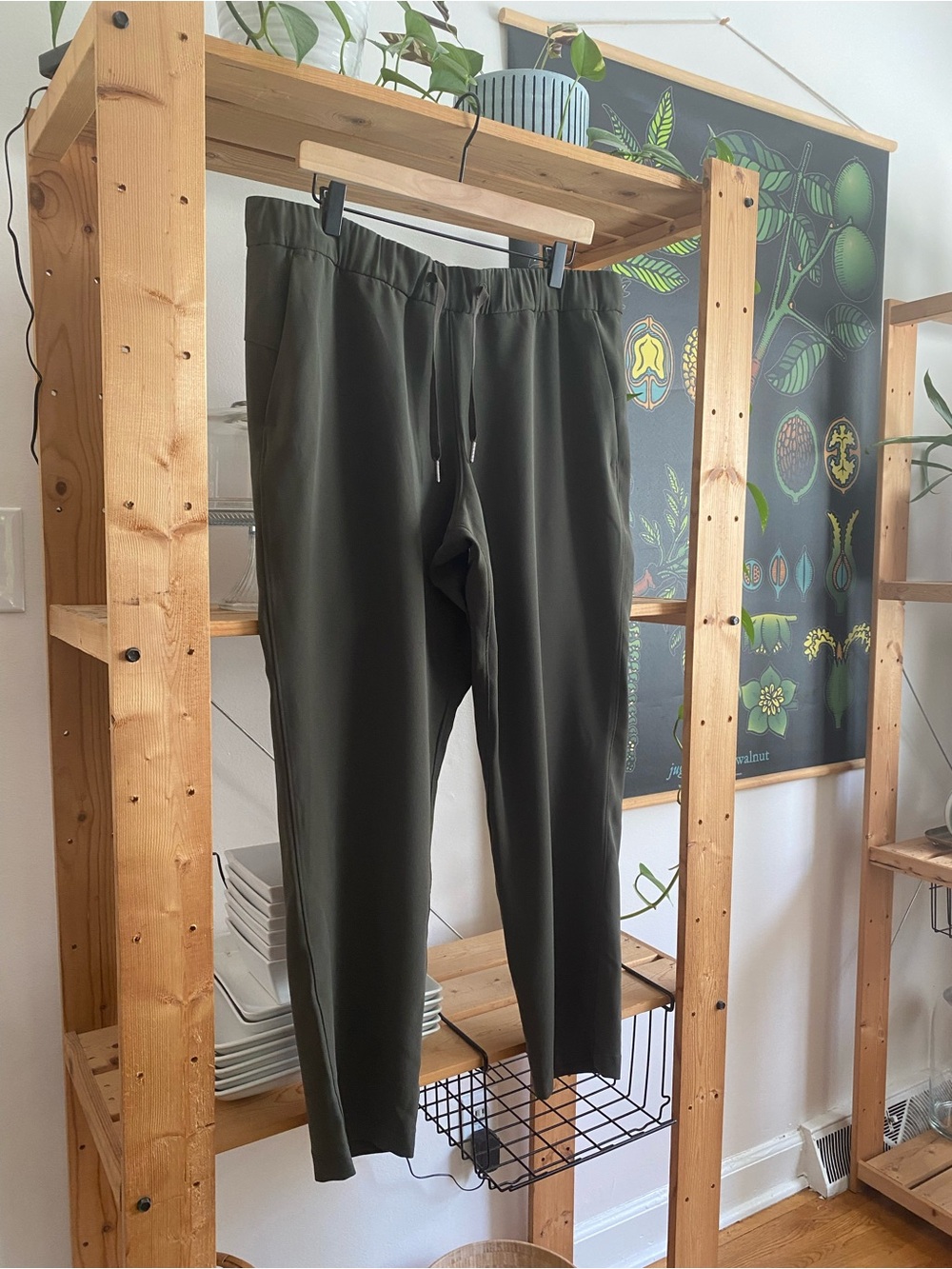 Lululemon Olive Green On The Fly Pant Woven 12 - Picture 7 of 16
